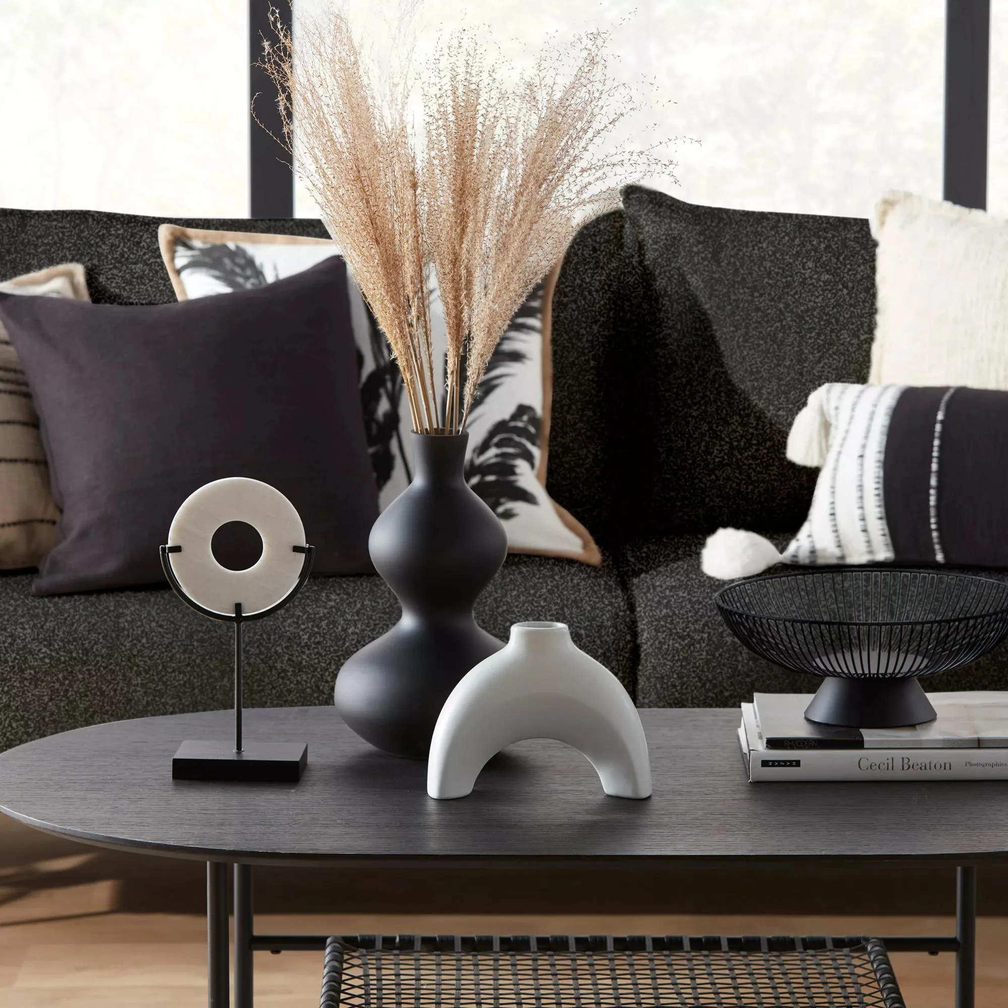 Black Hourglass Bubble Vase - Image 3