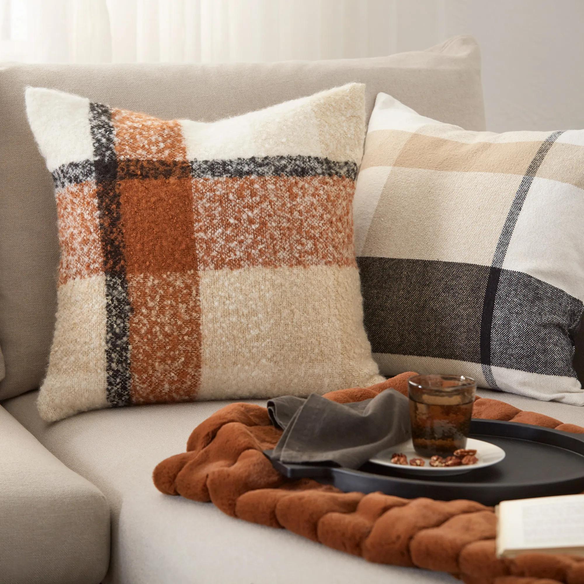 Rust Cougar Faux Fur Throw - Image 5