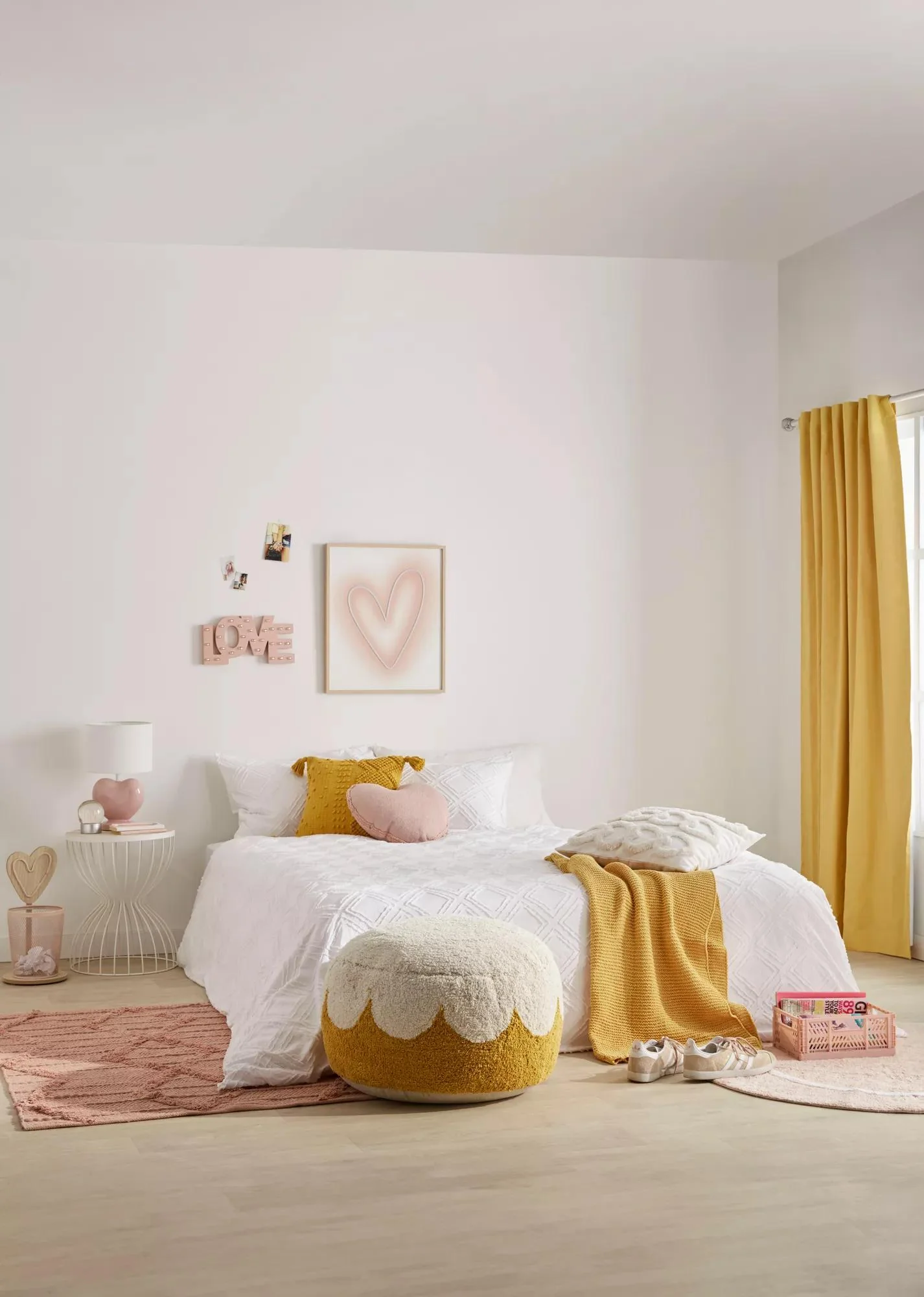 Pink Heart Shaped Table Lamp - Image 8