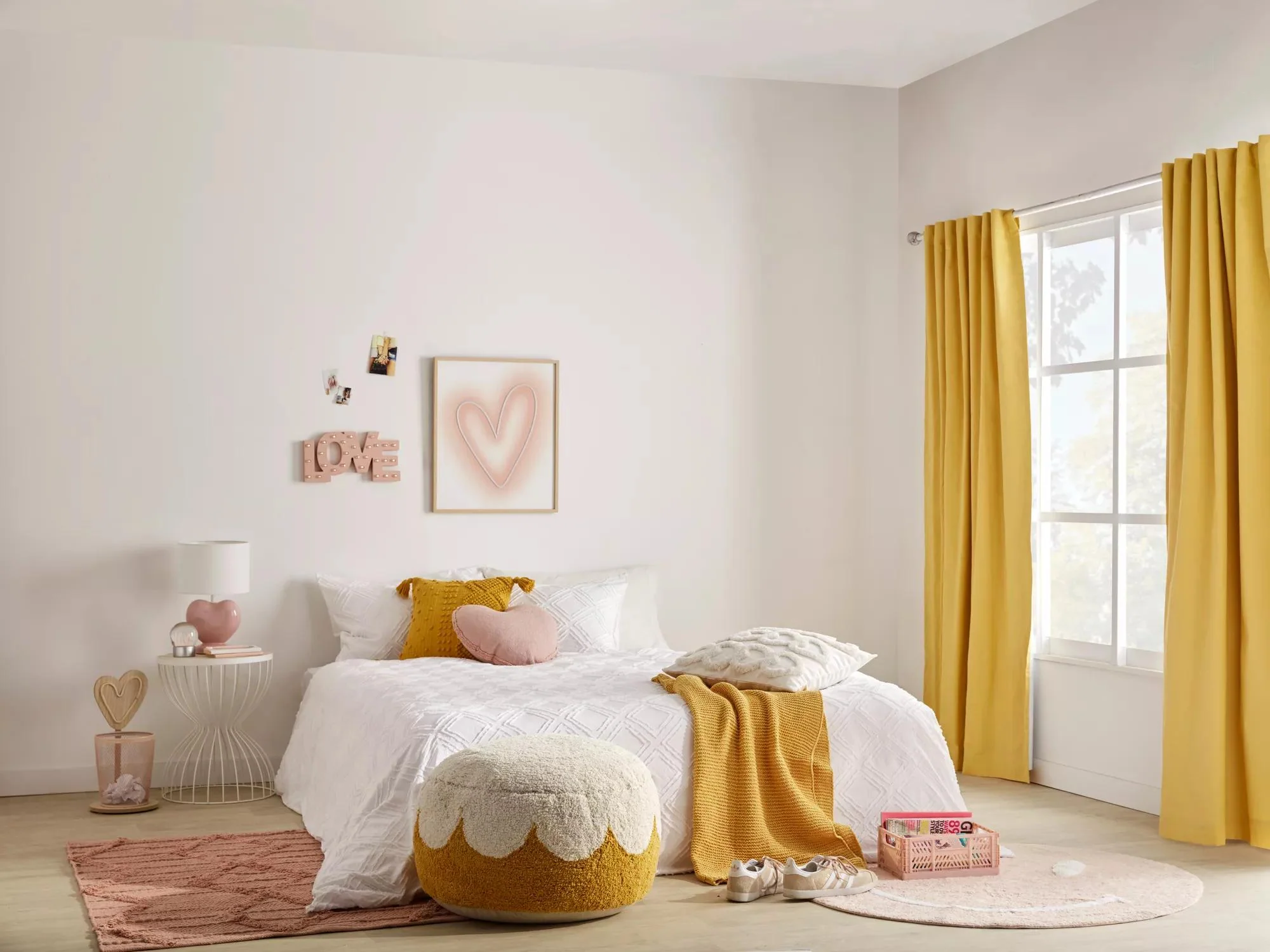 Pink Heart Shaped Table Lamp - Image 10