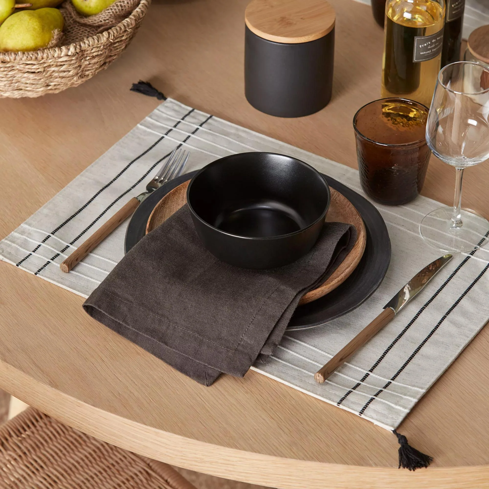 Set of 4 Fabric Placemats with Tassels - Image 3