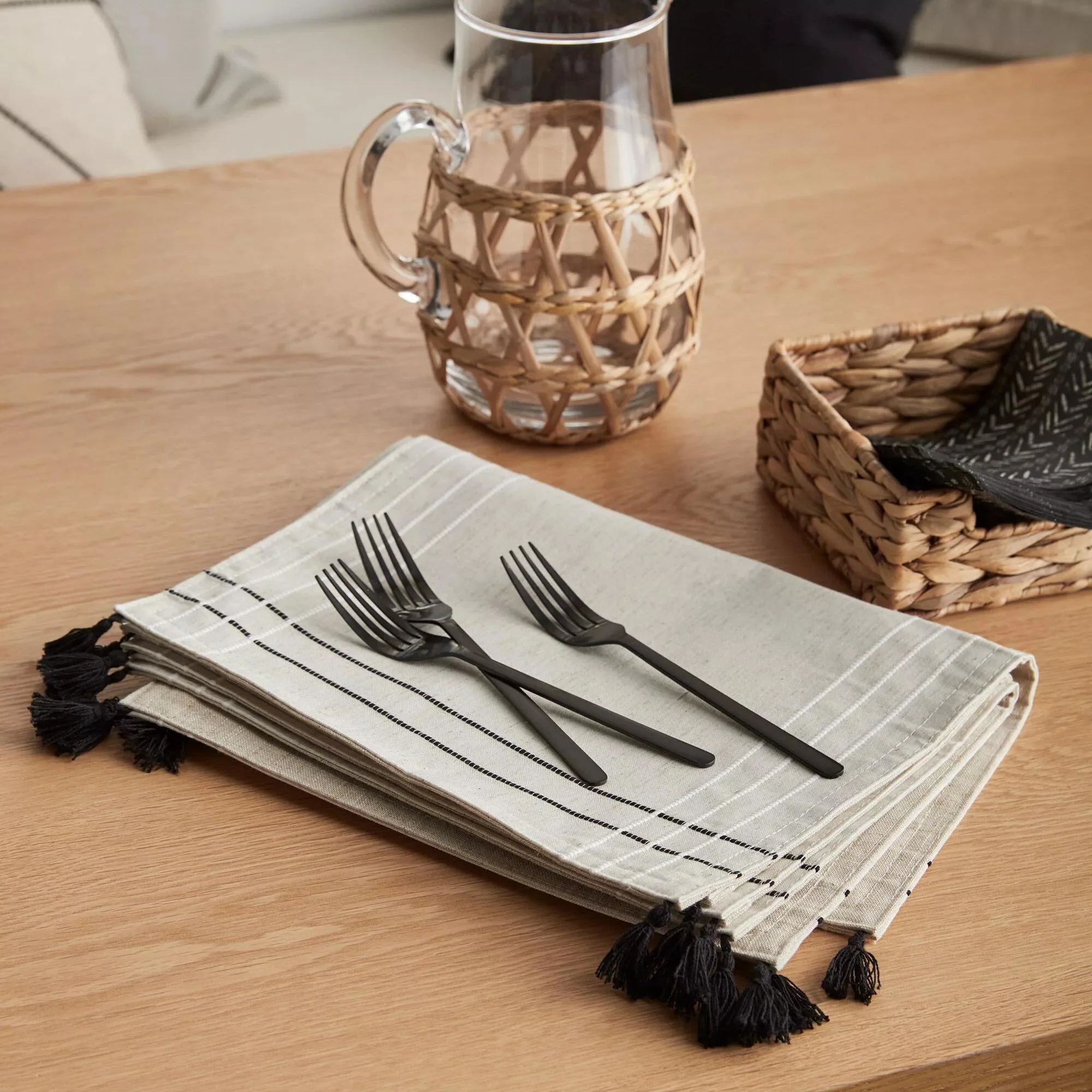 Set of 4 Fabric Placemats with Tassels - Image 4