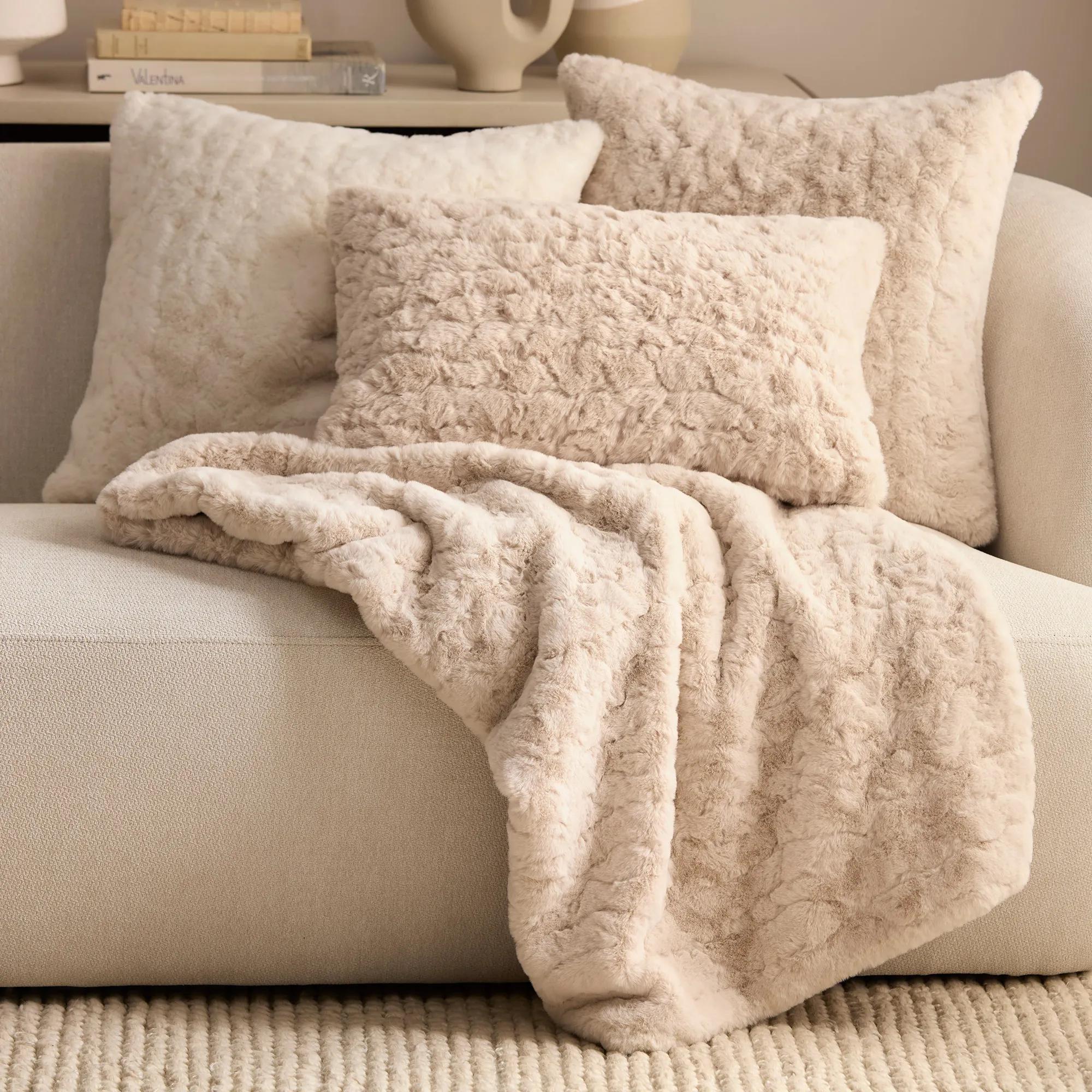 White Sheep Faux Fur Throw - Image 3