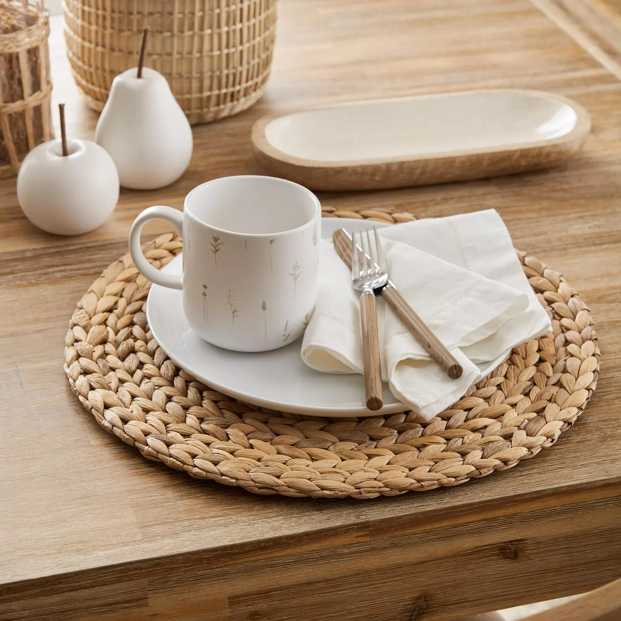 Water Hyacinth Round Placemat - Image 2